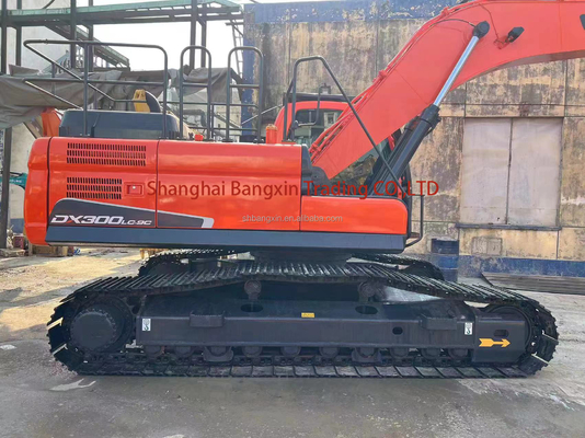 첨단 기술과 강력한 성능을 가진 사용 된 Doosan DX300LC-9C 발굴기